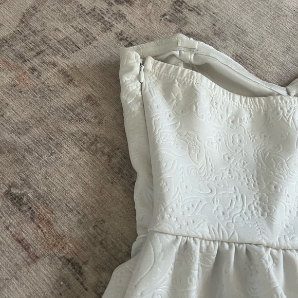 Pins and Needles White Floral Print strapless shirt - Picture 3 of 4